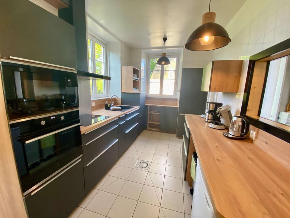 Coffee/tea facilities, Kitchen or kitchenette, dishwasher, minibar, oven, pet friendly, stove, toaster