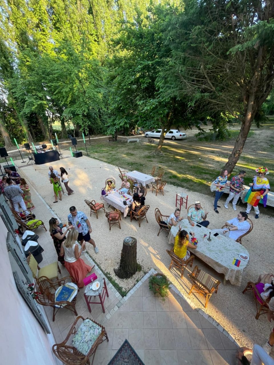 Spring, Day, People, Natural landscape, Garden, Living room, Seating area, Evening entertainment, Garden view, group of guests