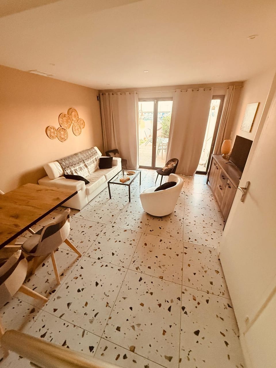 Seating area, Dining area