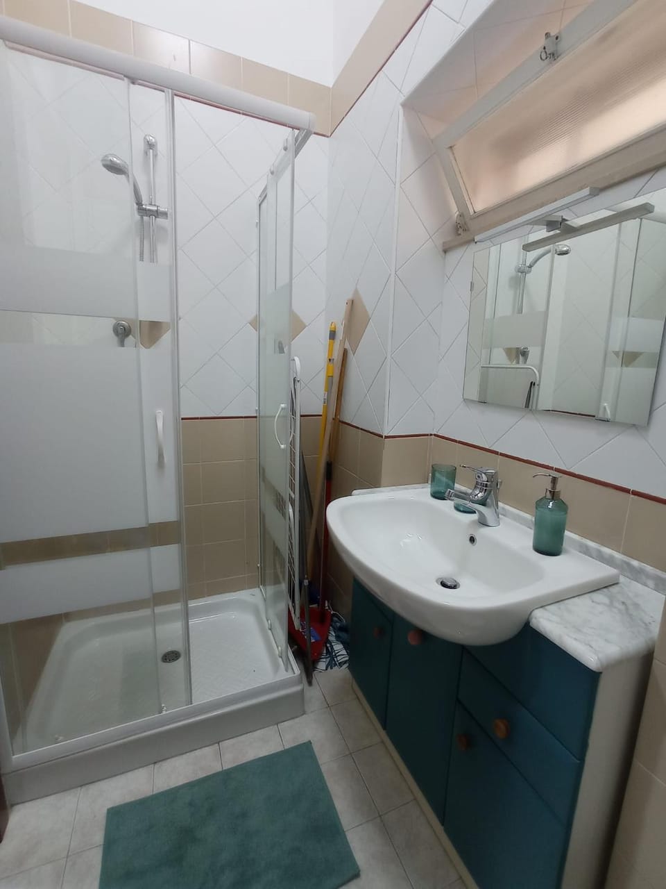 Shower, towels