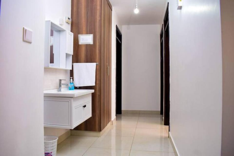 Cozy & Spacious 3BR Near Nairobi Airport & SGR with Fast CBD Access Apartment in Nairobi