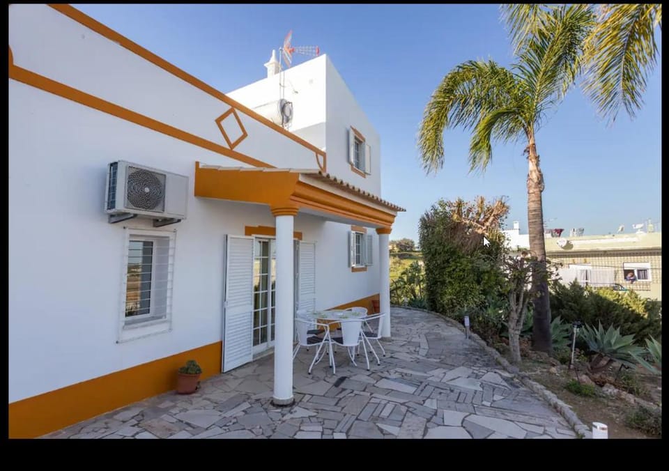 Blife Moustachya private rooms Vacation rental in Faro
