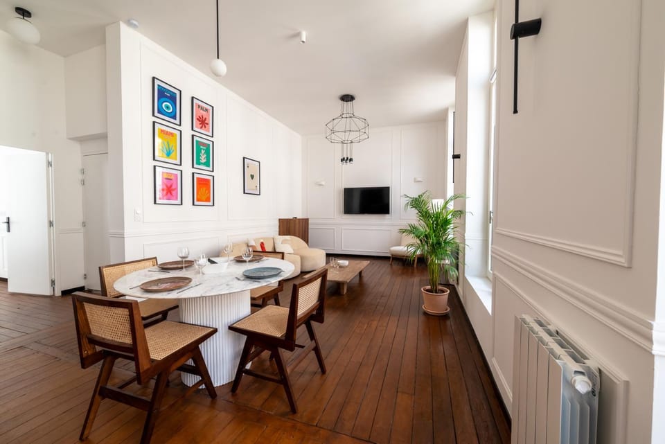 Communal lounge/ TV room, TV and multimedia, Kitchen or kitchenette, Living room, Seating area, Dining area, Evening entertainment, internet