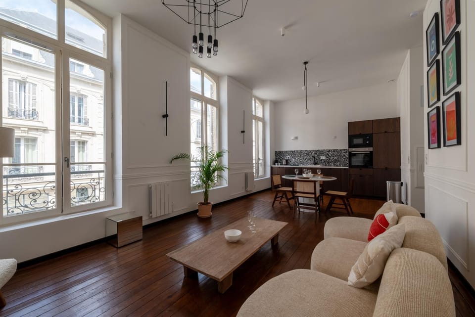 Kitchen or kitchenette, Living room, Seating area, Dining area, stove