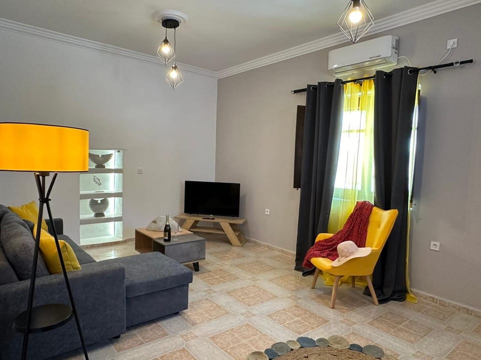Communal lounge/ TV room, TV and multimedia, Living room, Seating area, Evening entertainment