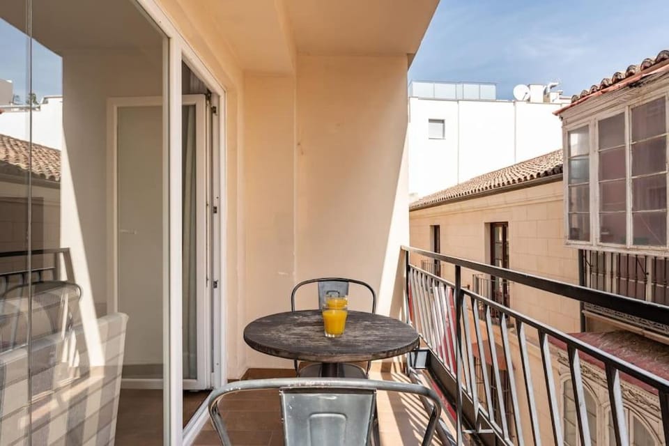 Super central Malaga Flat with Terrace and Free Parking Apartment in Malaga