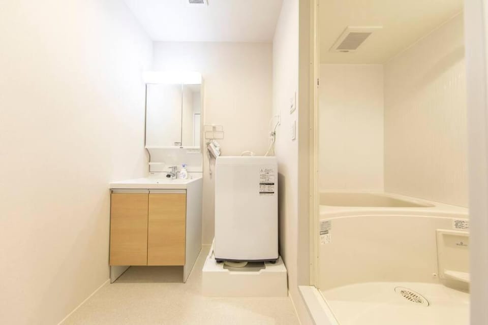 Bathroom, Bath, towels, washing machine