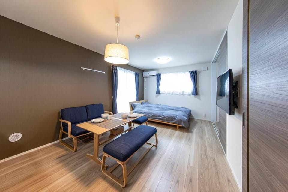 Bed, TV and multimedia, Living room