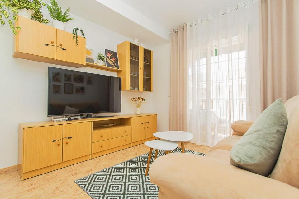 Communal lounge/ TV room, TV and multimedia, Living room