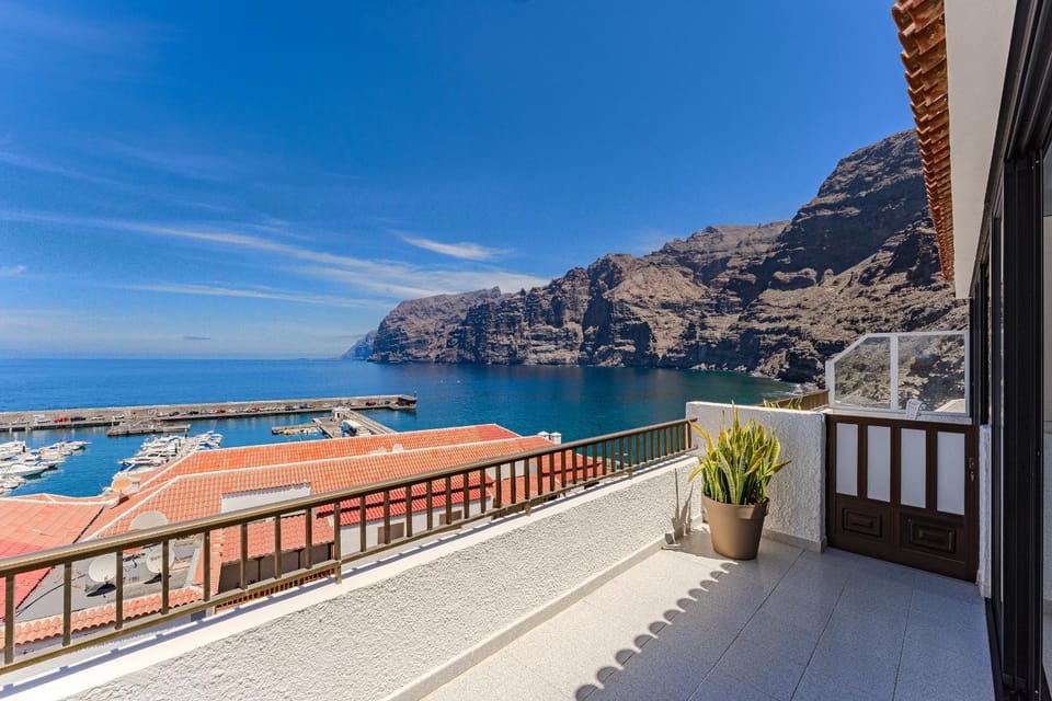 Nearby landmark, Day, Natural landscape, View (from property/room), Balcony/Terrace, Mountain view, Sea view
