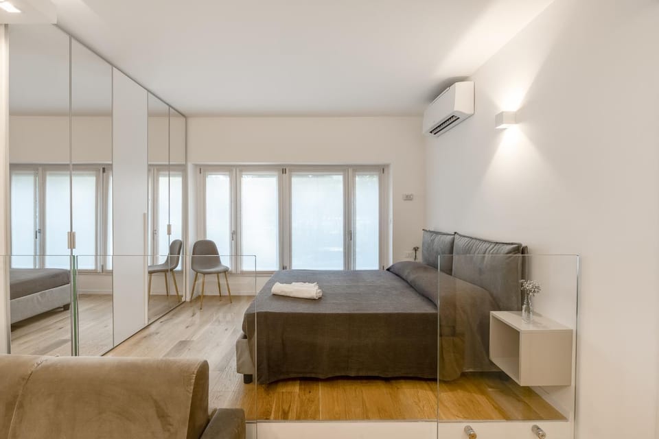 Bed, Summer, View (from property/room), View (from property/room), Decorative detail, Decorative detail, Bedroom, City view, City view, Garden view, Garden view, Landmark view, Landmark view, Seasons, Quiet street view, furniture, furniture, locker, locker, towels, towels, wardrobe, air conditioner, air conditioner