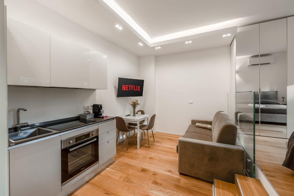 Day, TV and multimedia, Kitchen or kitchenette, Living room, Decorative detail, Decorative detail, Seating area, furniture, furniture, internet, internet, locker, locker, oven, stove, stove, wardrobe, kitchen, kitchen