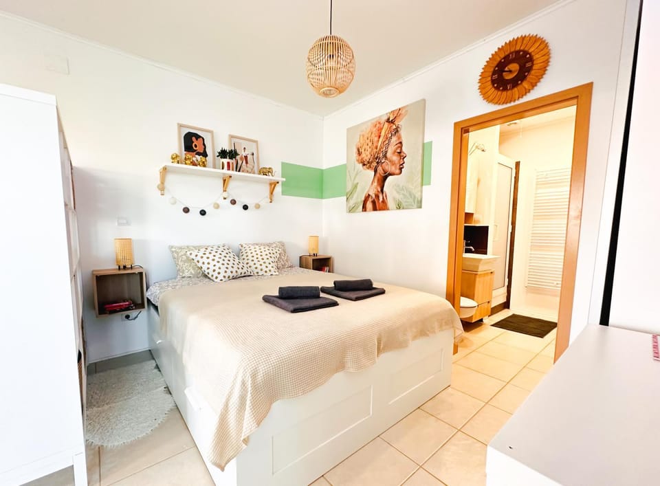 Bed, Photo of the whole room