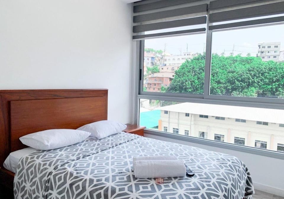 Bed, TV and multimedia, Photo of the whole room, Bedroom, Pool view, towels, air conditioner