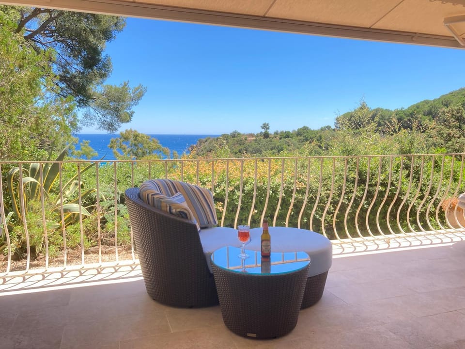 View (from property/room), Balcony/Terrace, Sea view