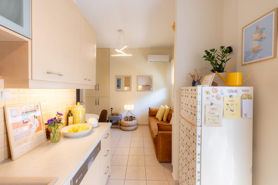 Kitchen or kitchenette, Living room