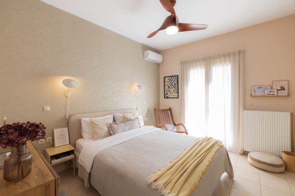 Bed, Photo of the whole room, Bedroom
