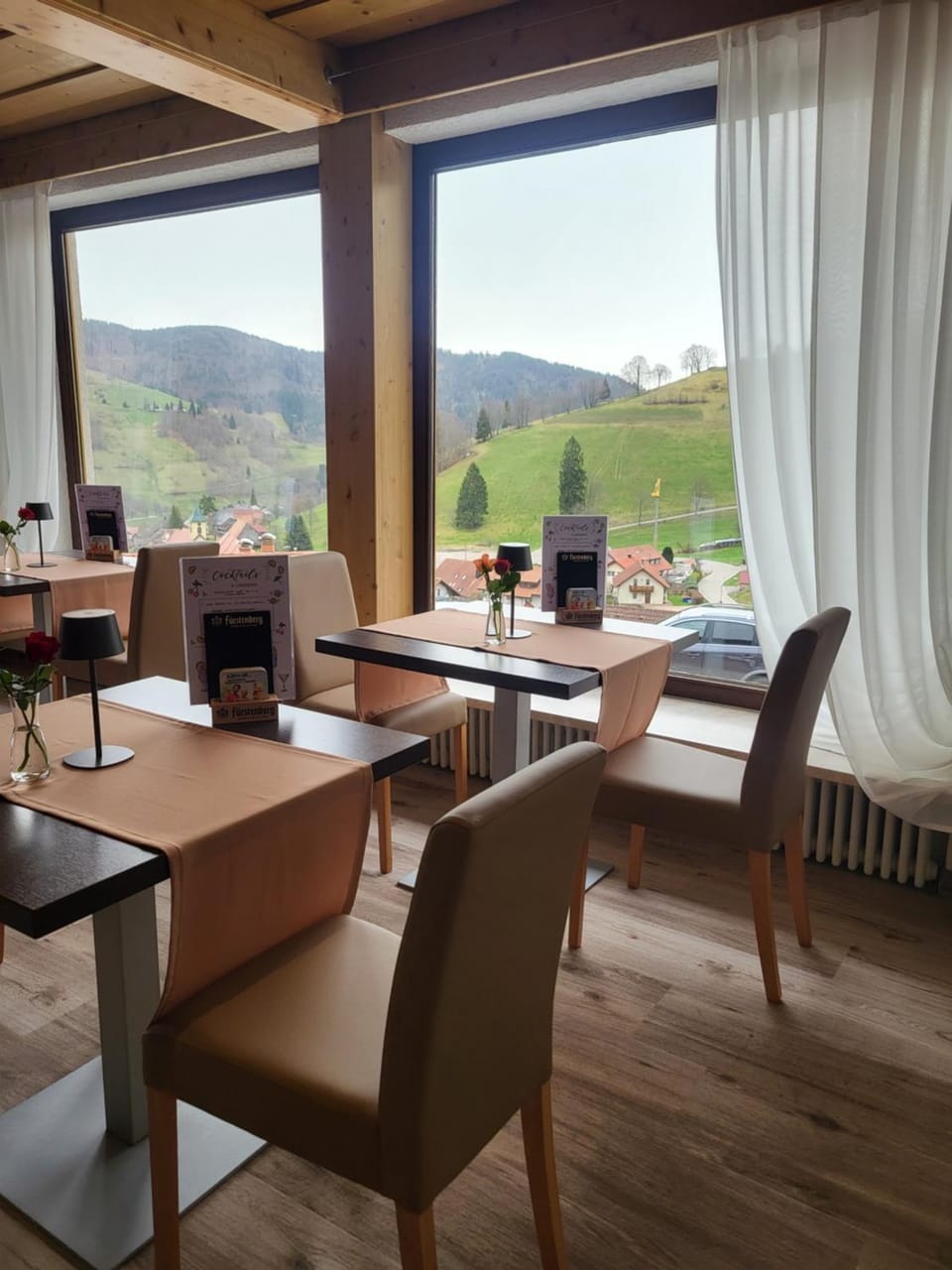Restaurant/places to eat, Dining area