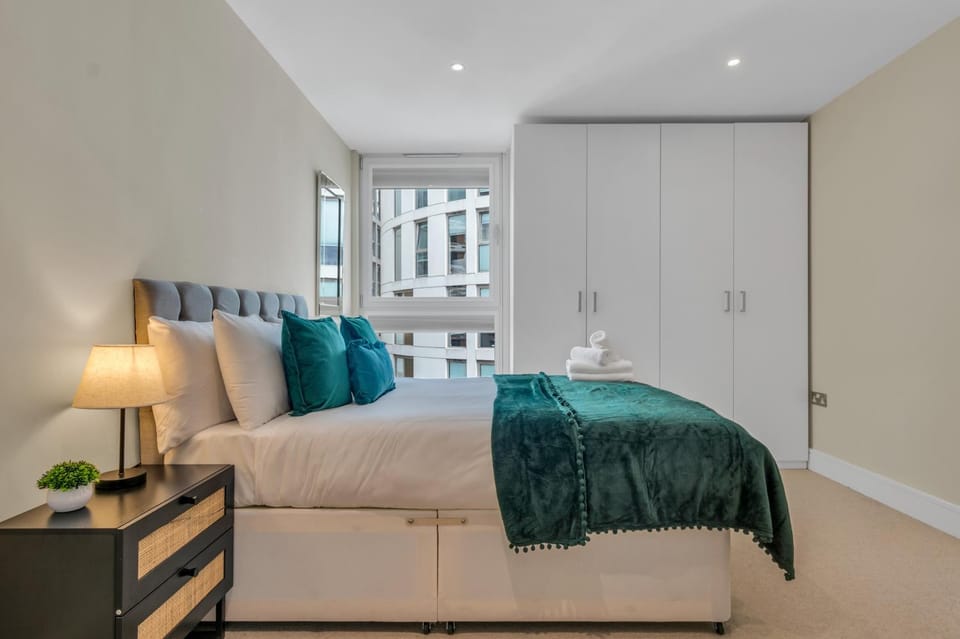 Bed, Living room, Photo of the whole room, Bedroom