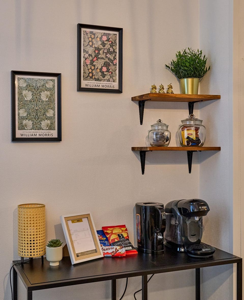 Coffee/tea facilities, Kitchen or kitchenette, Food and drinks, Food