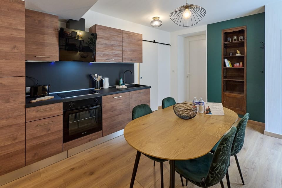 Coffee/tea facilities, Kitchen or kitchenette, Dining area, minibar, pet friendly, stove