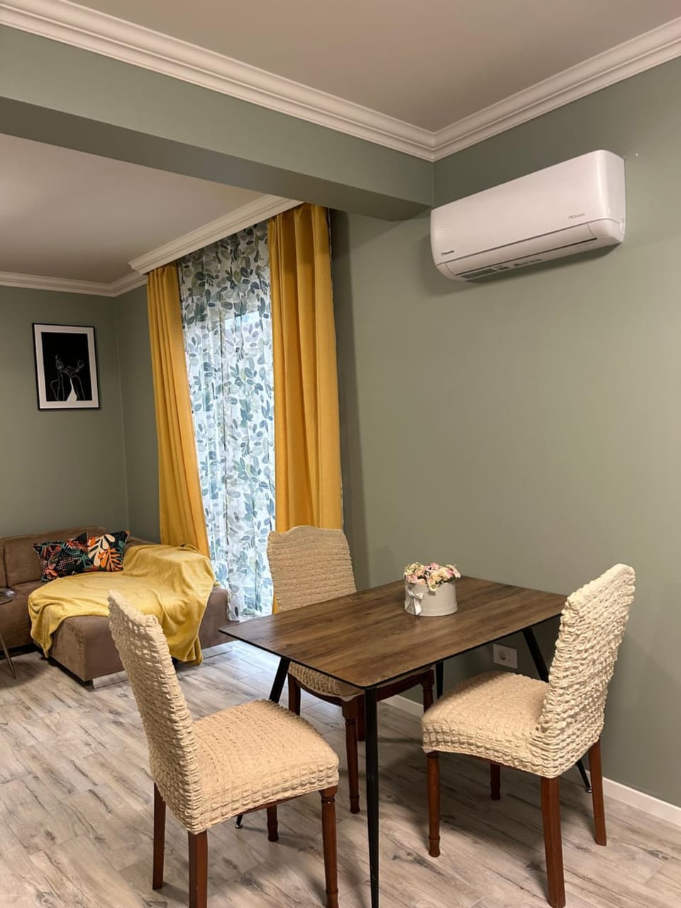 Living room, Seating area, Dining area, air conditioner