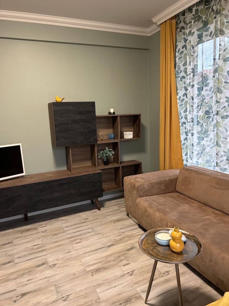 Communal lounge/ TV room, TV and multimedia, Living room, Seating area, Evening entertainment