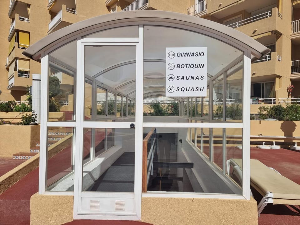 Property building, Sauna, Squash, Squash, Fitness centre/facilities