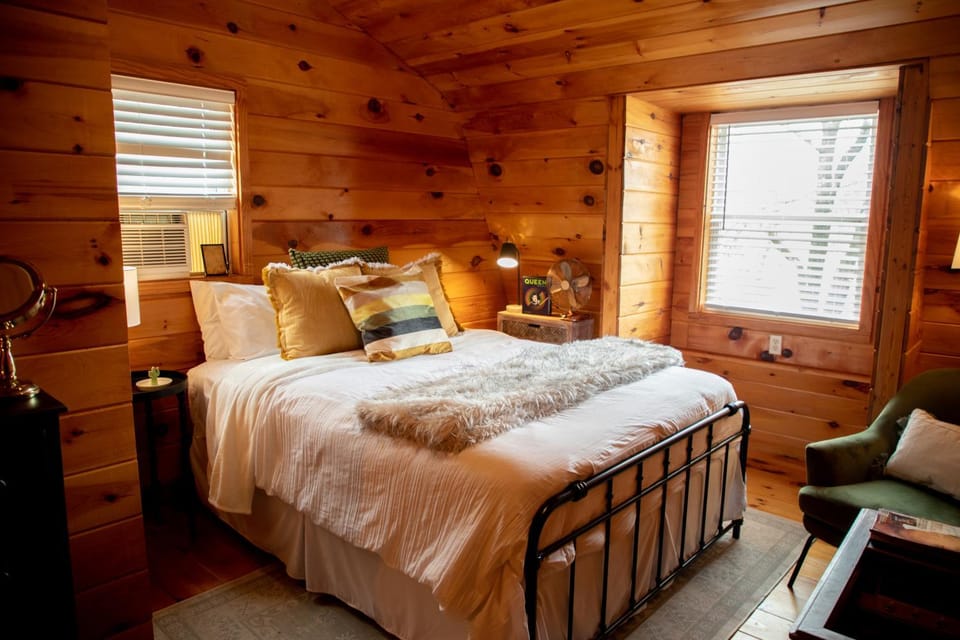 Bedroom, Lake view