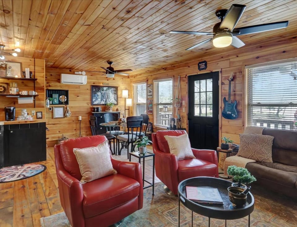Living room, internet