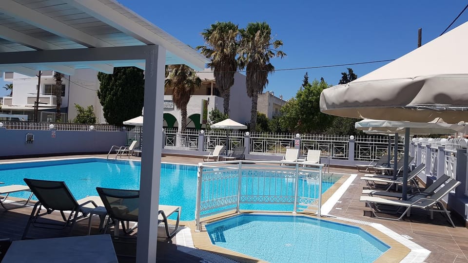 Restaurant/places to eat, Swimming pool