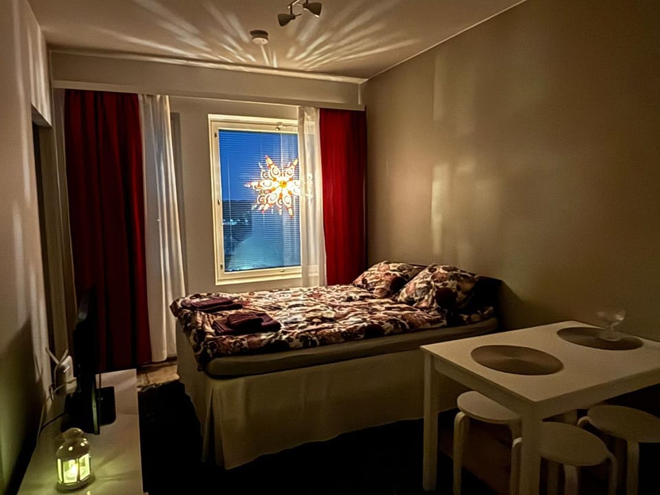 Bed, Seating area, Bedroom