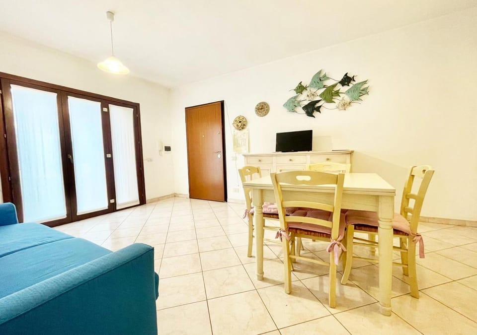 TV and multimedia, Living room, Dining area