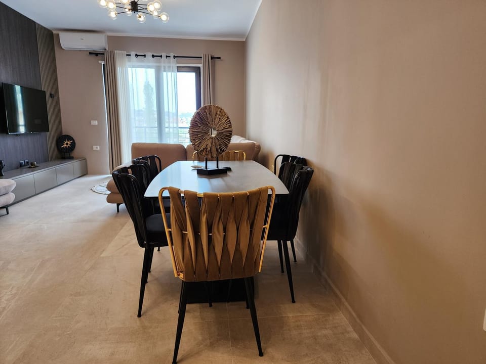 Seating area, Dining area