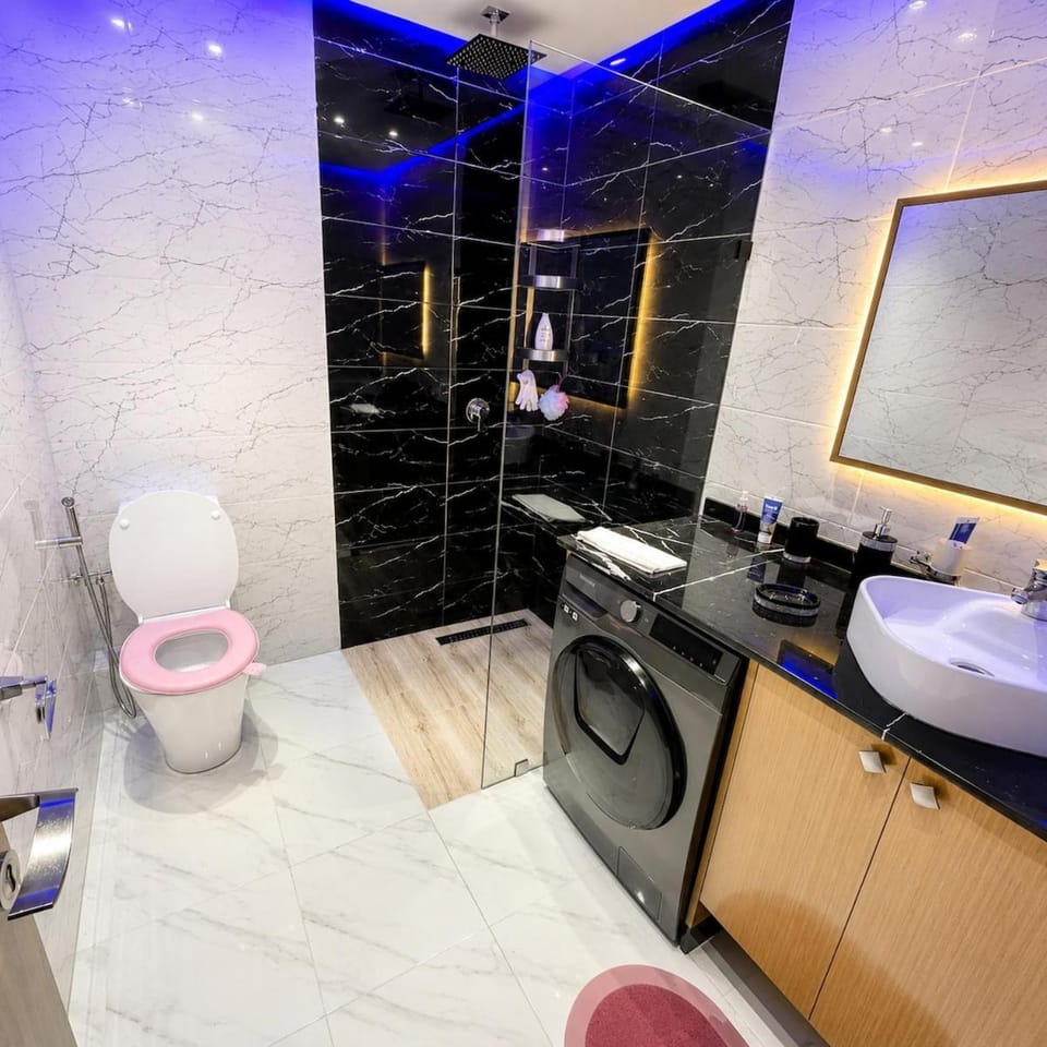 Shower, Toilet, Bathroom