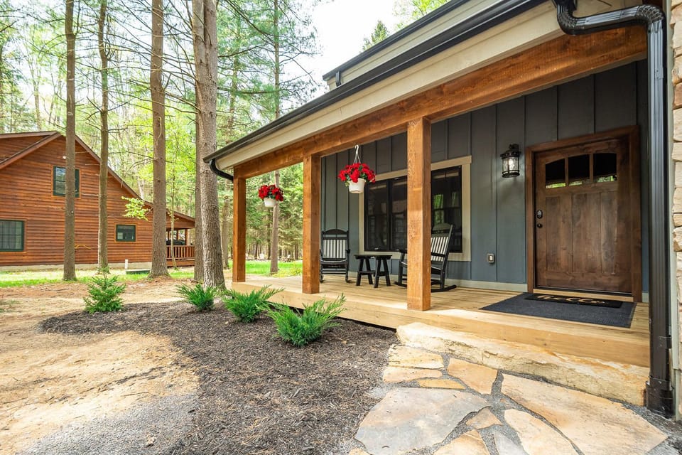 West Oak - hot tub, boat slip, outdoor fireplace House in Deep Creek Lake