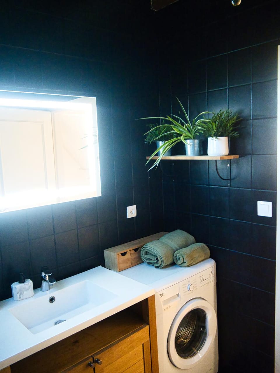 Bathroom, washing machine