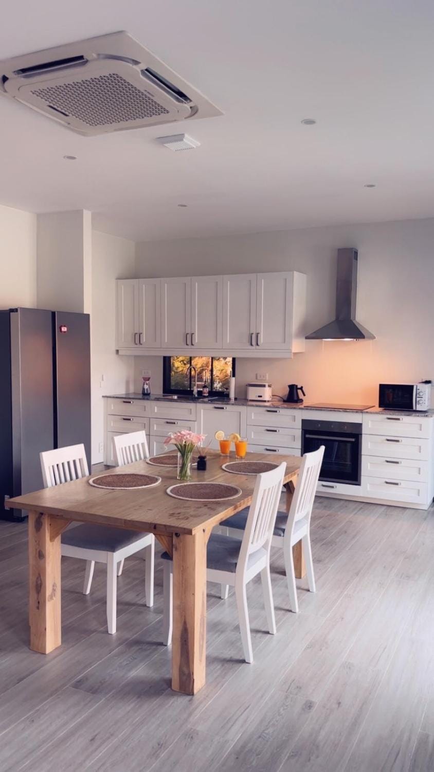 Kitchen or kitchenette, Dining area, oven, stove