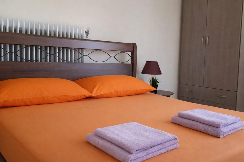 Bed, heating, towels, wardrobe