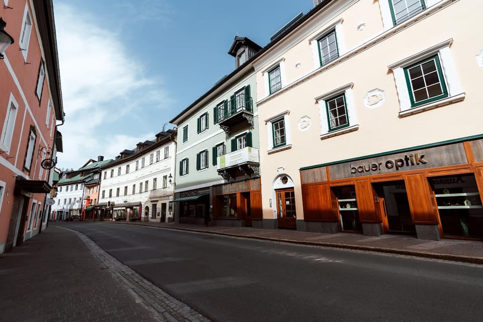 Property building, Neighbourhood, City view, Location