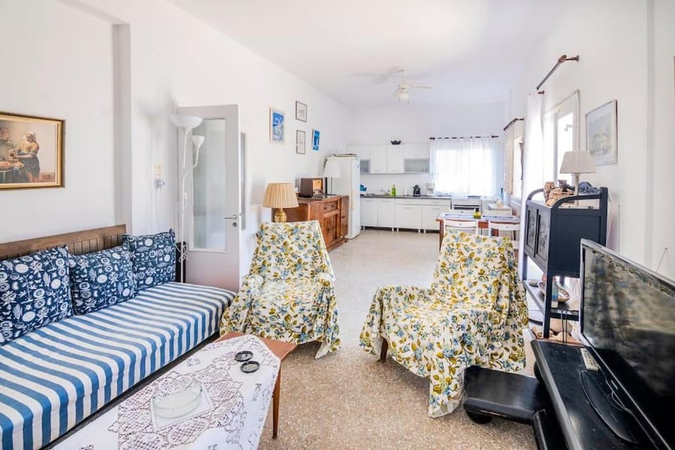 Traditional top floor 90 meters from the beach Apartment in Decentralized Administration of the Aegean