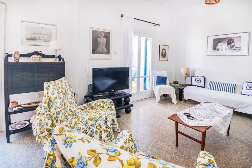 Traditional top floor 90 meters from the beach Apartment in Decentralized Administration of the Aegean