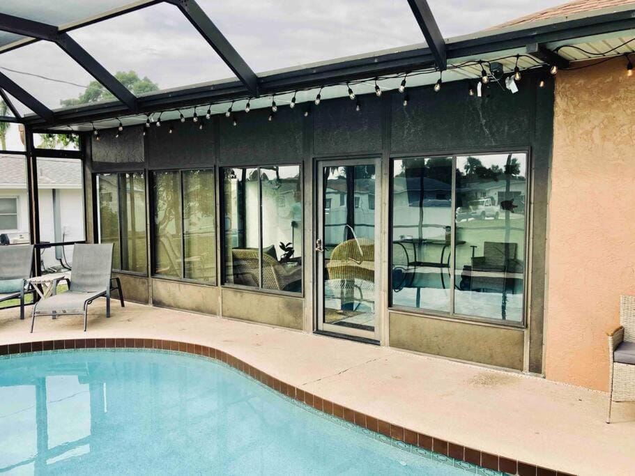 Heated Saltwater Pool Home Minutes to Beach House in Manasota Key