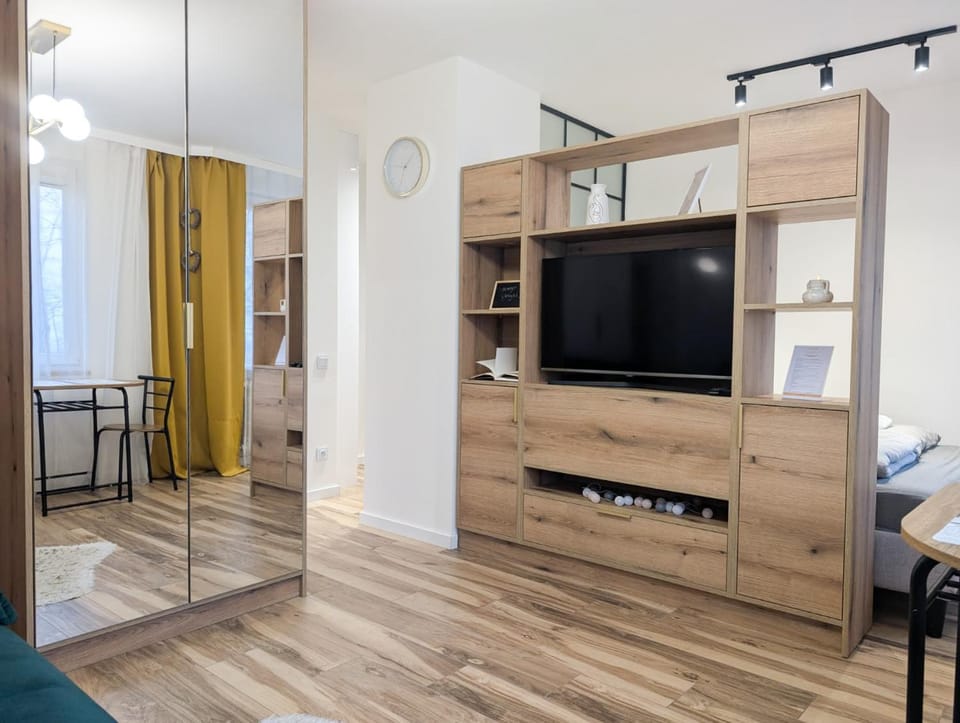 Communal lounge/ TV room, TV and multimedia, Living room, Seating area, Evening entertainment, wardrobe