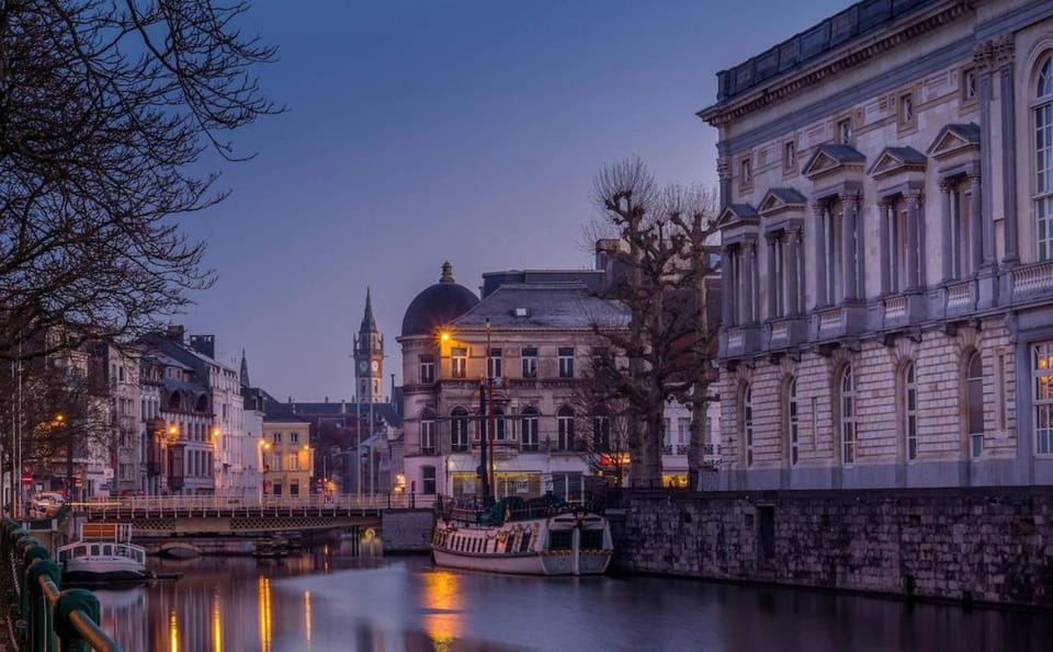 Grand Waterfront Suite with Private terrace on the Leie Canal Apartment in Ghent