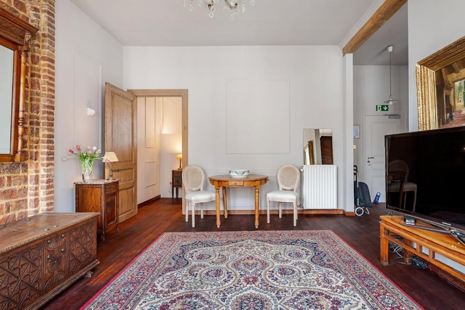 Grand Waterfront Suite with Private terrace on the Leie Canal Apartment in Ghent