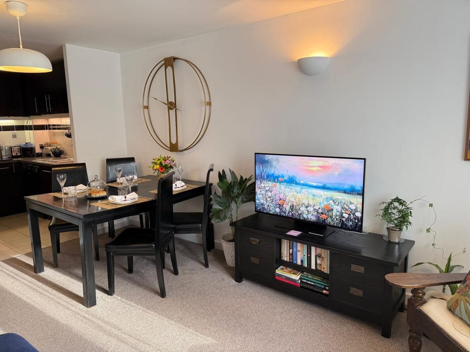 Dining area, kitchen