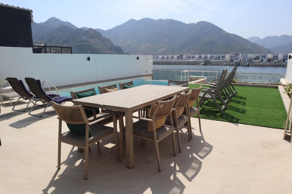 Property building, Patio, Day, Natural landscape, View (from property/room), Balcony/Terrace, Dining area, Lake view, Mountain view, Pool view, River view, Swimming pool, sunbed