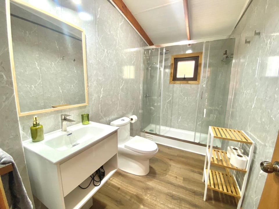 Shower, Bathroom, Bath, towels