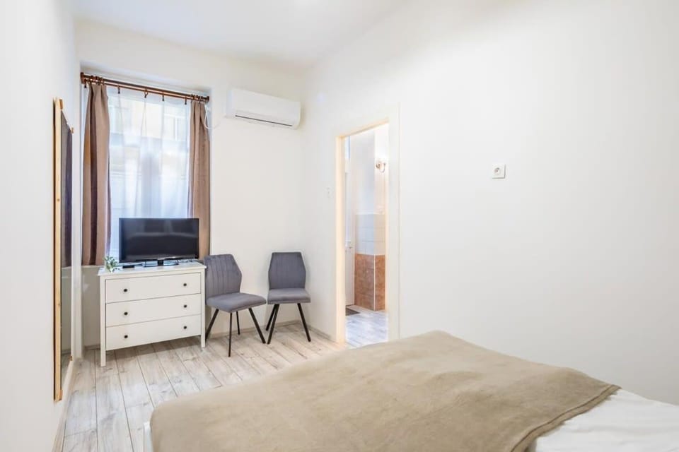 Very Central - Quiet Studio Apartment in Budapest